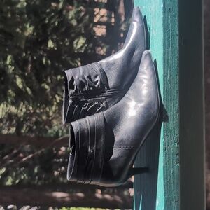 Nine West “Nwlaiken" Kitten Heel Bootie